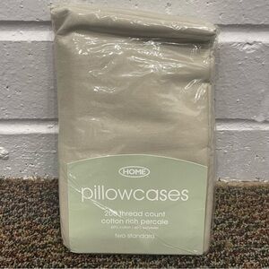 NIB Pair of Home 200 Thread Count Cotton Rich Percale Pillowcases